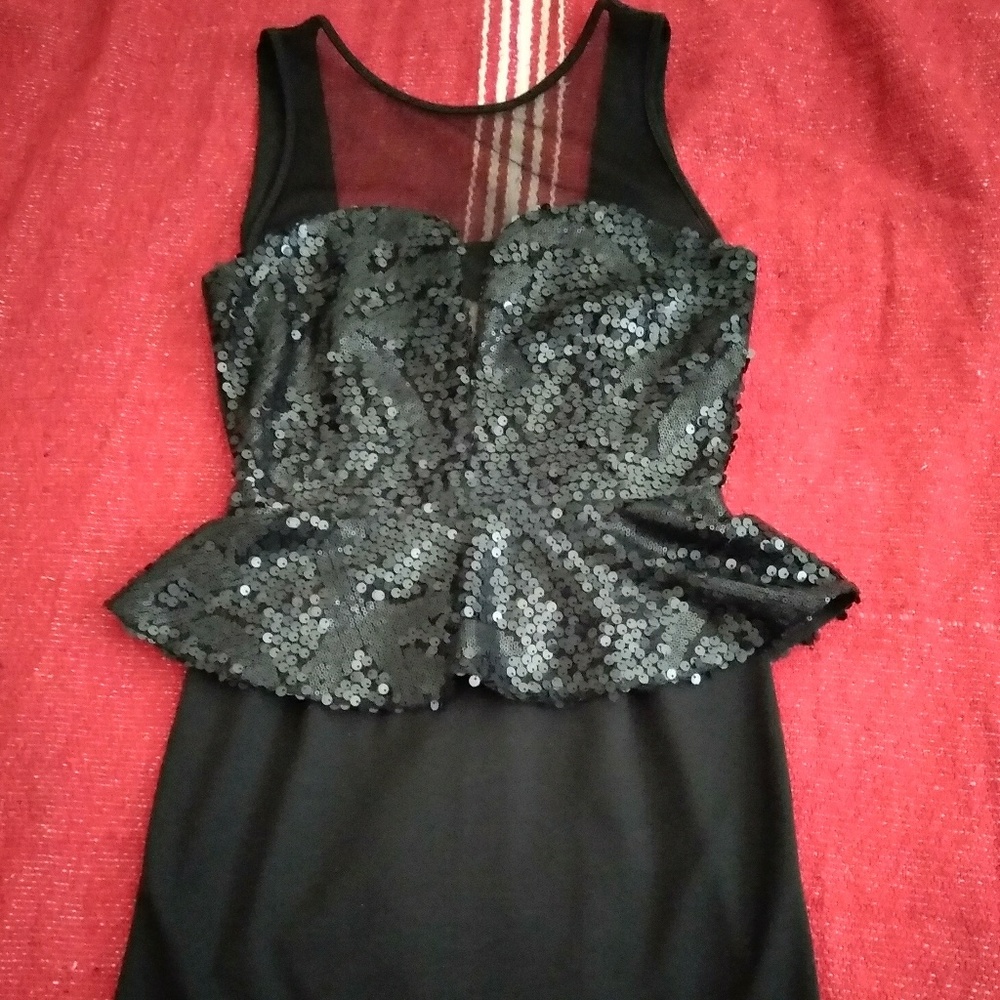 Black mini peplum dress !